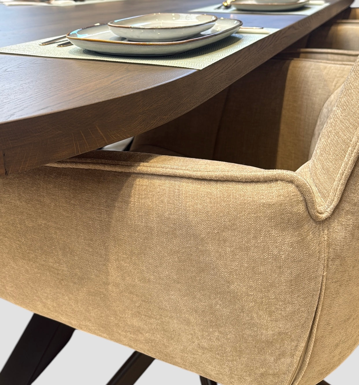 Table flat oval oak - Flower leg - Pura Natura