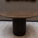 Table ronde en chêne - Piètement à lattes - Brun clair