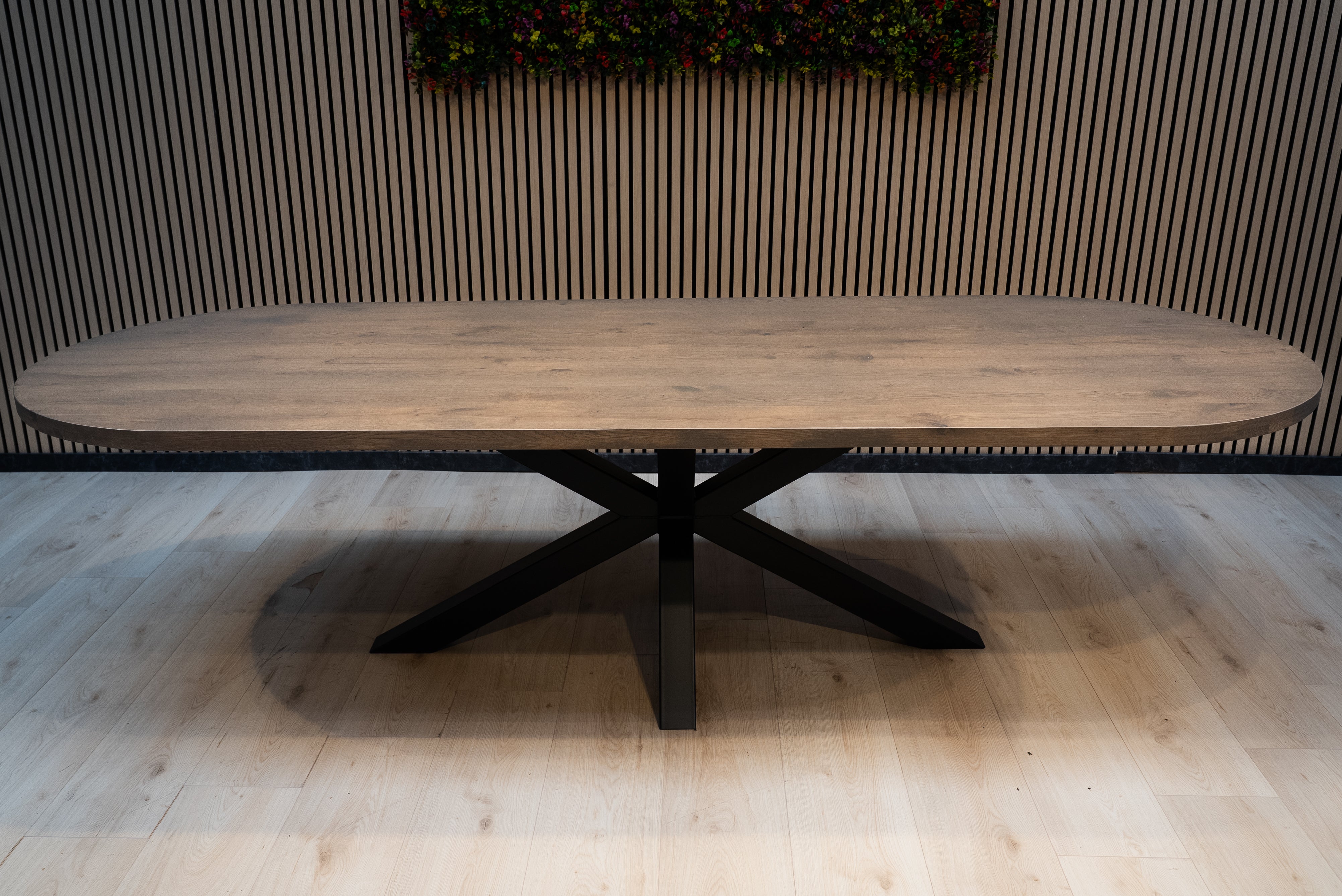Table flat oval oak - Flower leg - Pura Natura