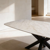 Quartz Travertino eettafel met matrix poot
