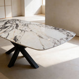 Quartz Calacatta Monet eettafel met matrix poot