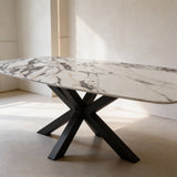 Quartz Calacatta Monet eettafel met matrix poot